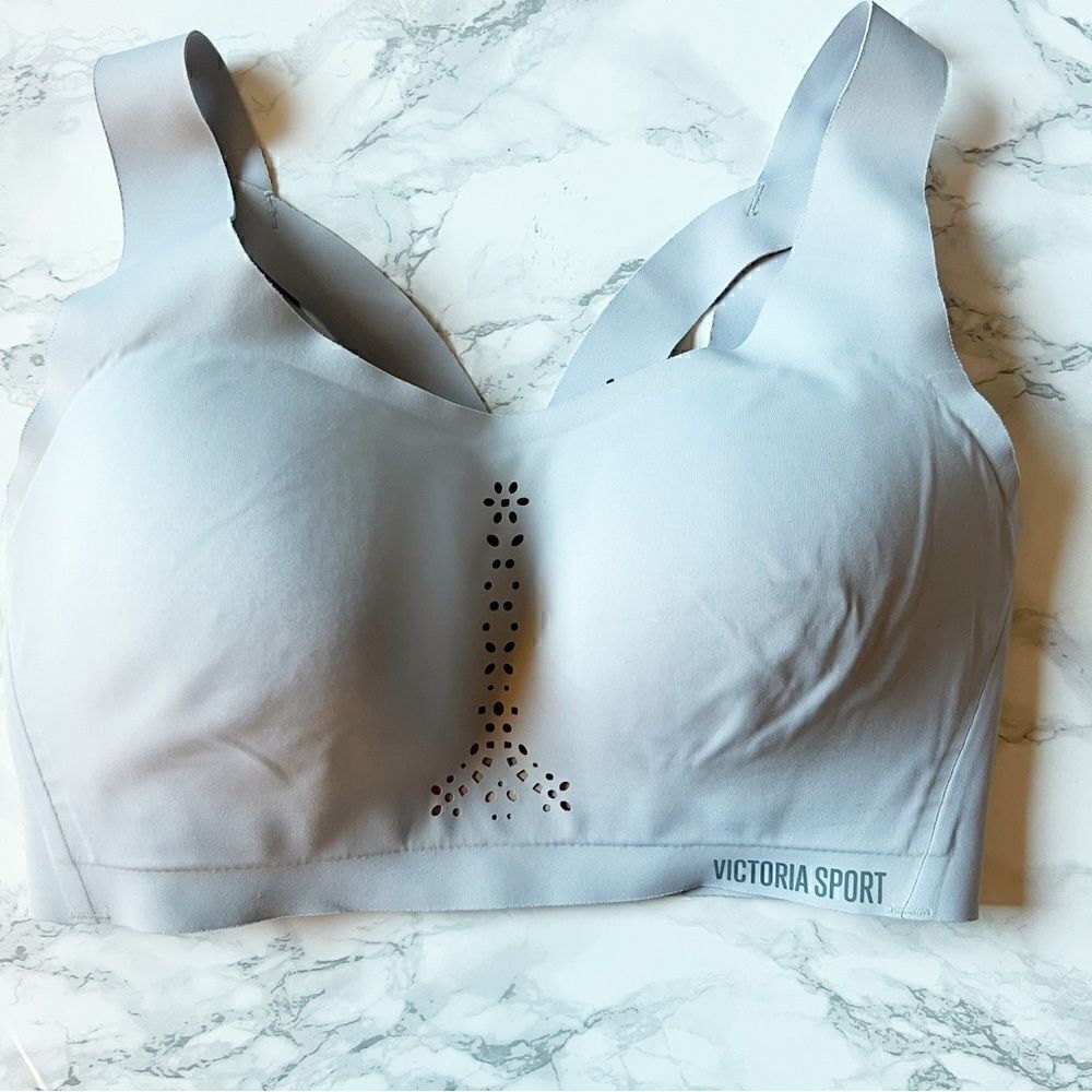 VictoriasโSecretโSportโneopreneโsportsโbraโperforated